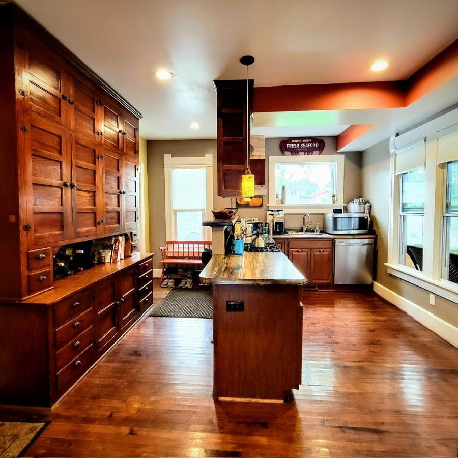 Charming Restored 1891 House Fort Atkinson Exterior photo